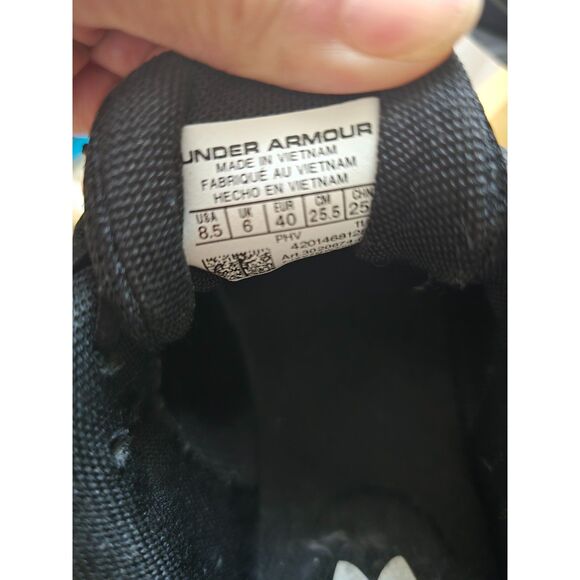 Under Armour Woman's UA Charged Assert 8 Running Shoes 8.5 Black Like New - Picture 5 of 8